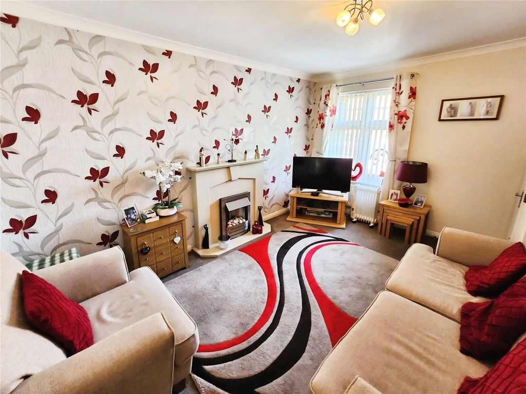 Property photo 2 of 12 Lounge