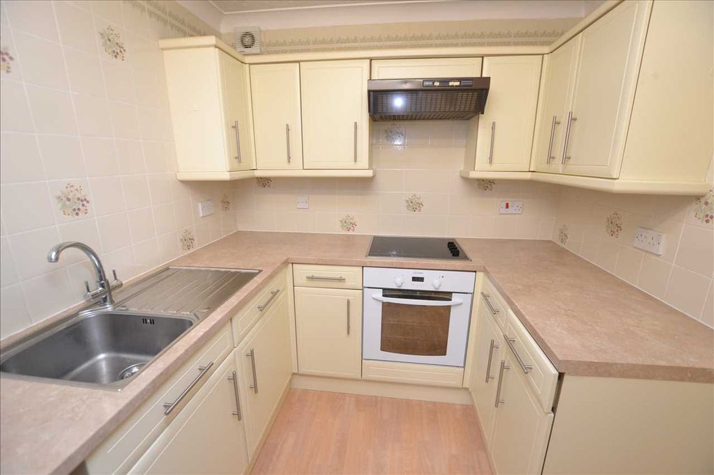 Property photo 2 of 14