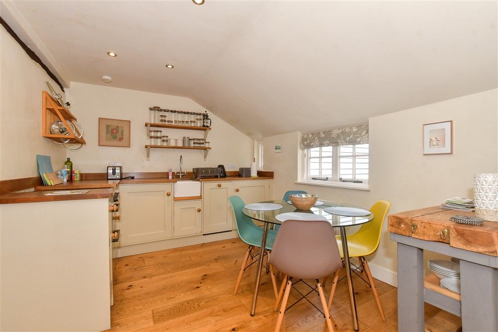 Property photo 2 of 11 Kitchen