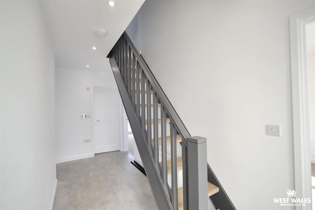 Property photo 2 of 29 Hallway