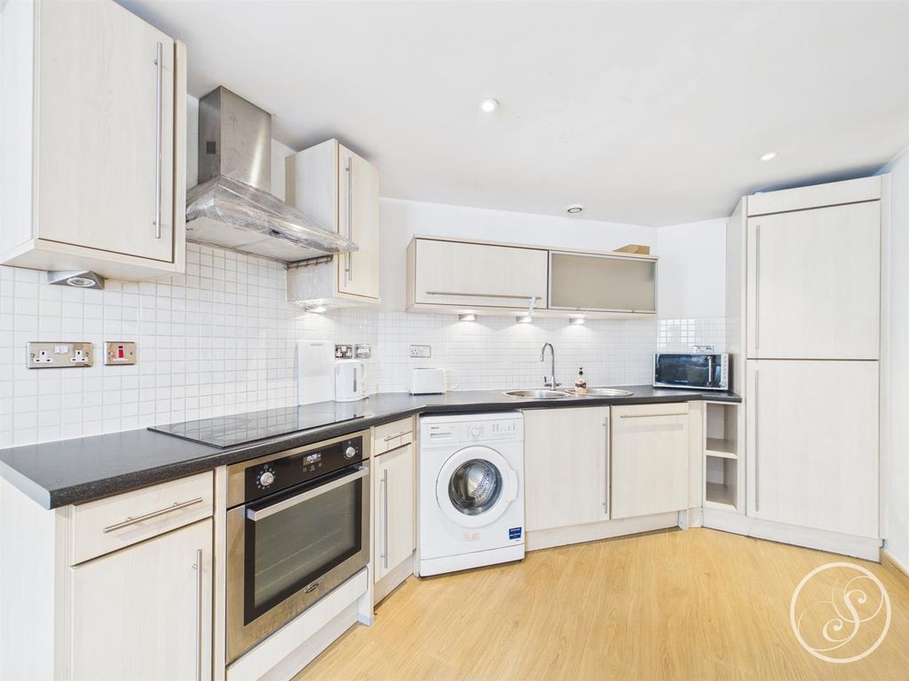 Property photo 3 of 12 Cam02071G0-Pr0873-Still005.Jpg