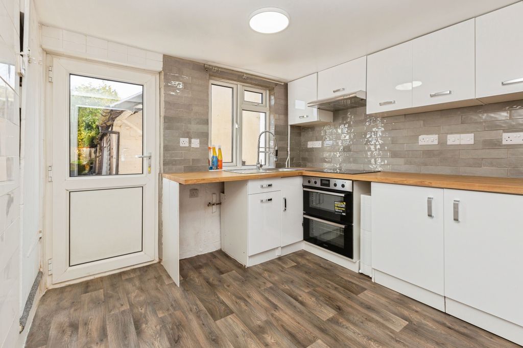 Property photo 2 of 20 2025-04-12-80Brookstreetastonclintonaylesburyhp225Et-1001787980-1456