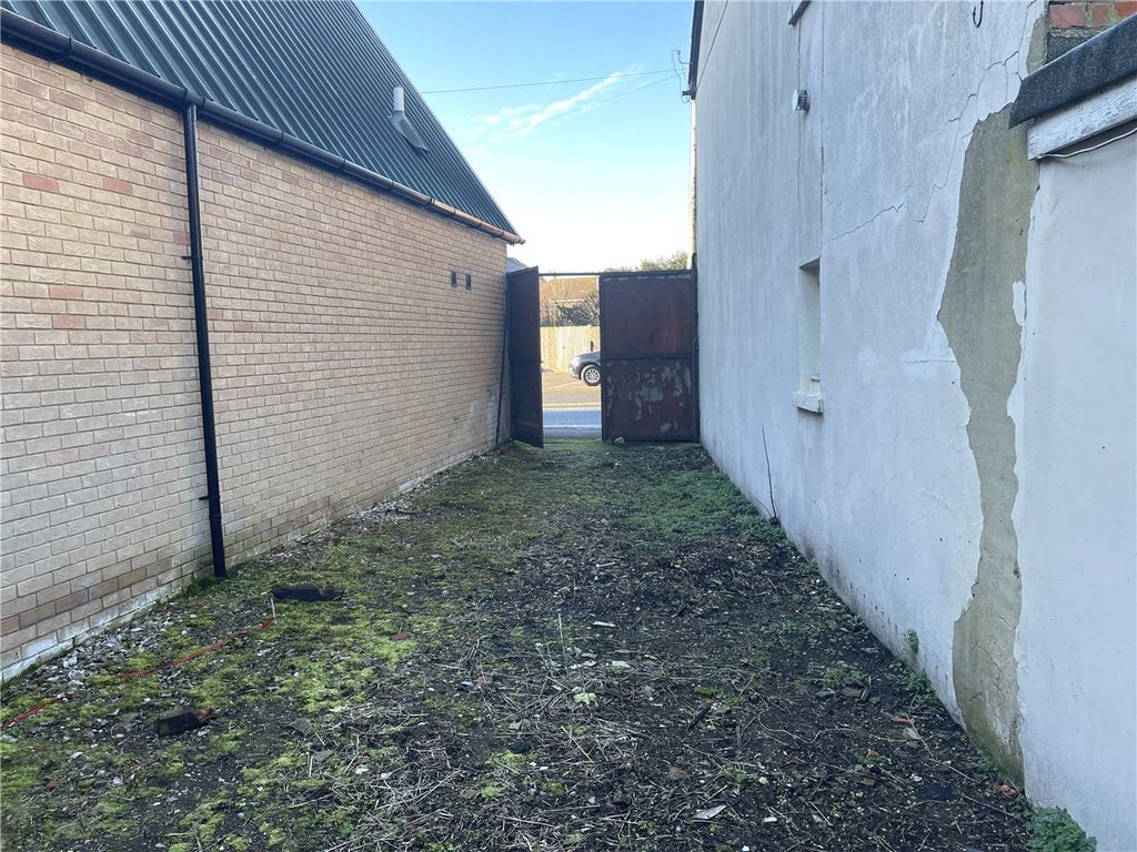 Property photo 3 of 3 Picture No. 03