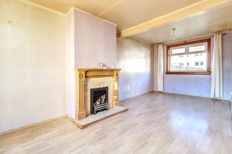 Property photo 3 of 14 Lounge