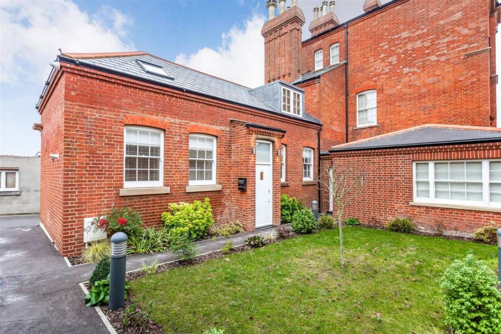 Property photo 2 of 9