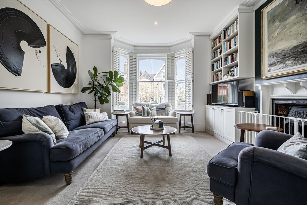 Property photo 3 of 31 1410992-11-699470...