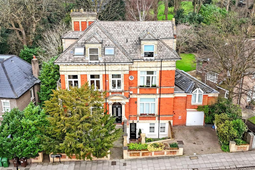 Property photo 2 of 11