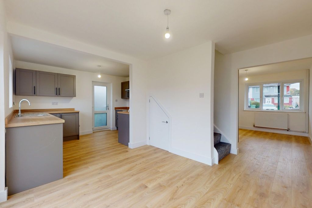 Property photo 2 of 24 4962161