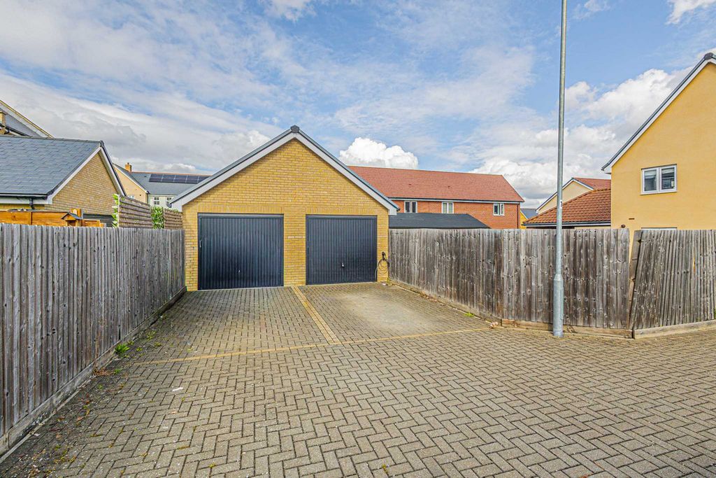 Property photo 2 of 26