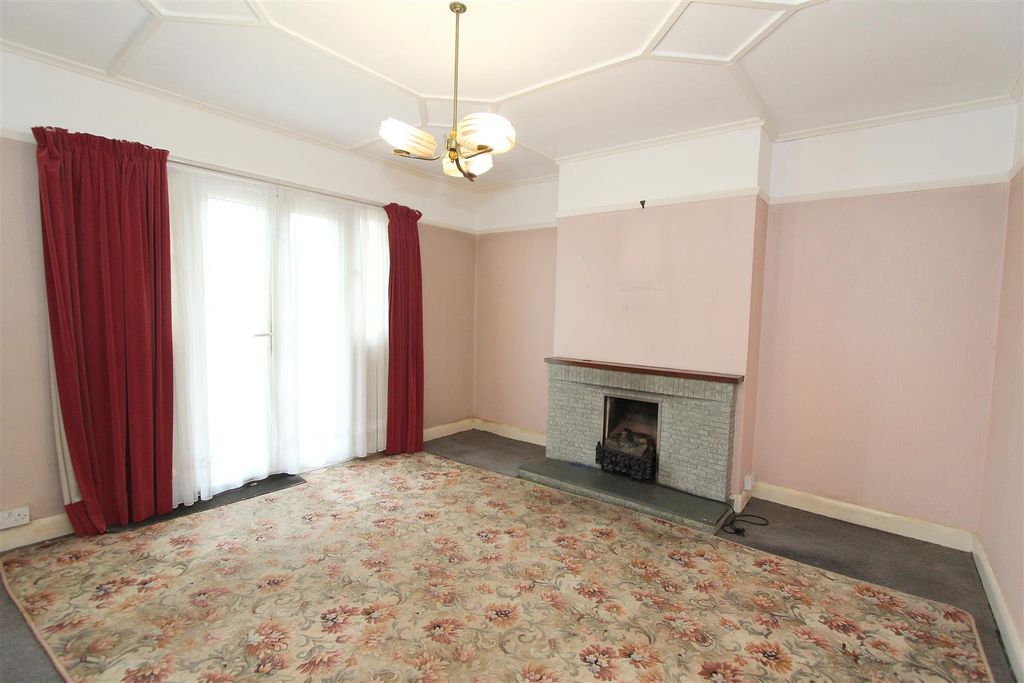 Property photo 2 of 13 Lounge.Jpg