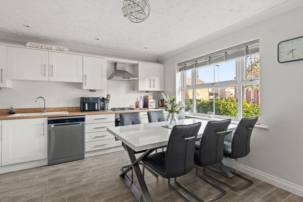 Property photo 2 of 24