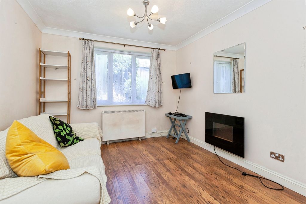 Property photo 2 of 10