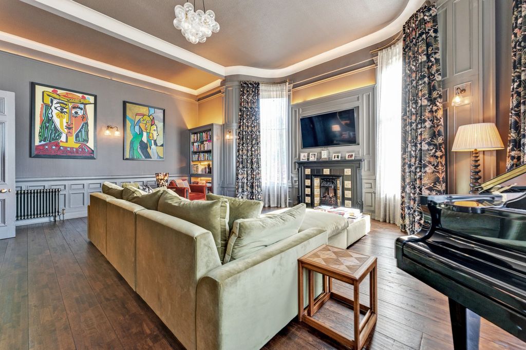 Property photo 3 of 54