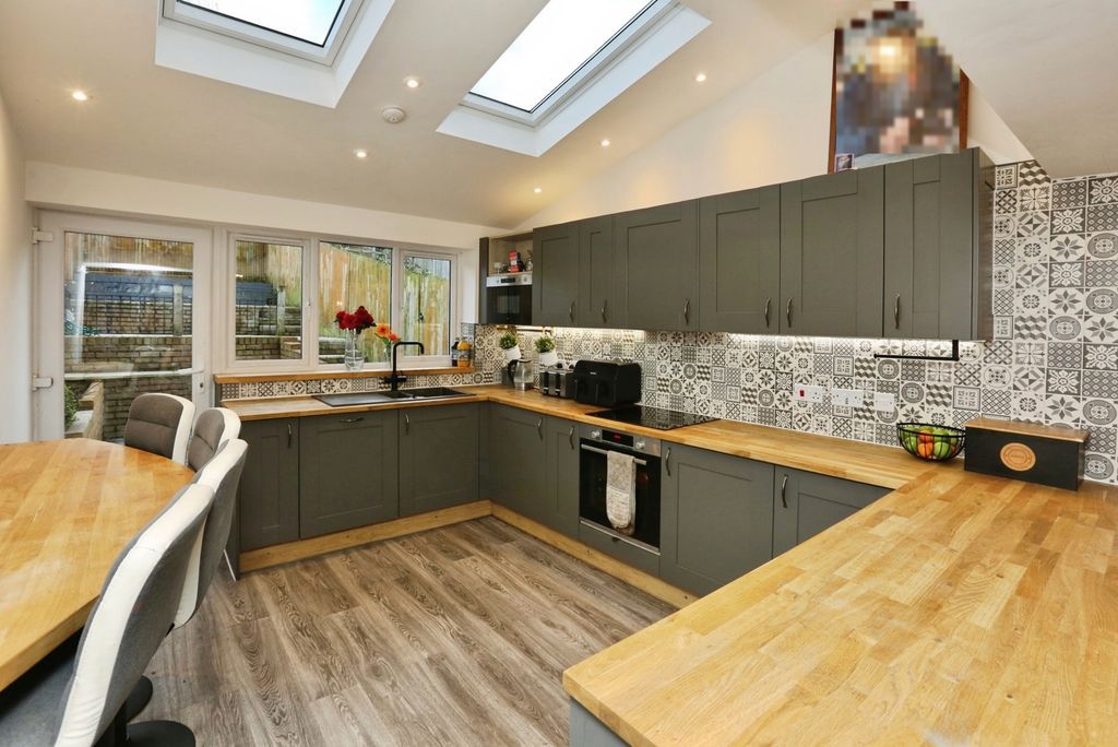 Property photo 3 of 14 Pbox-Img.Jpg