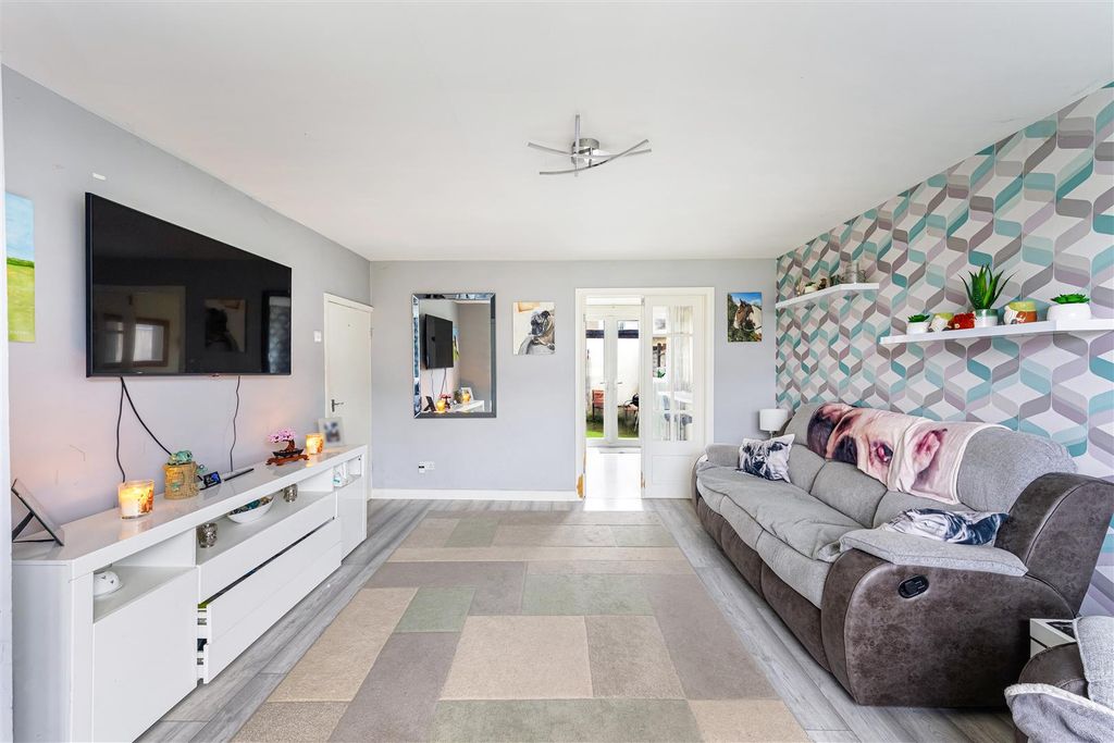 Property photo 3 of 13 Living Room