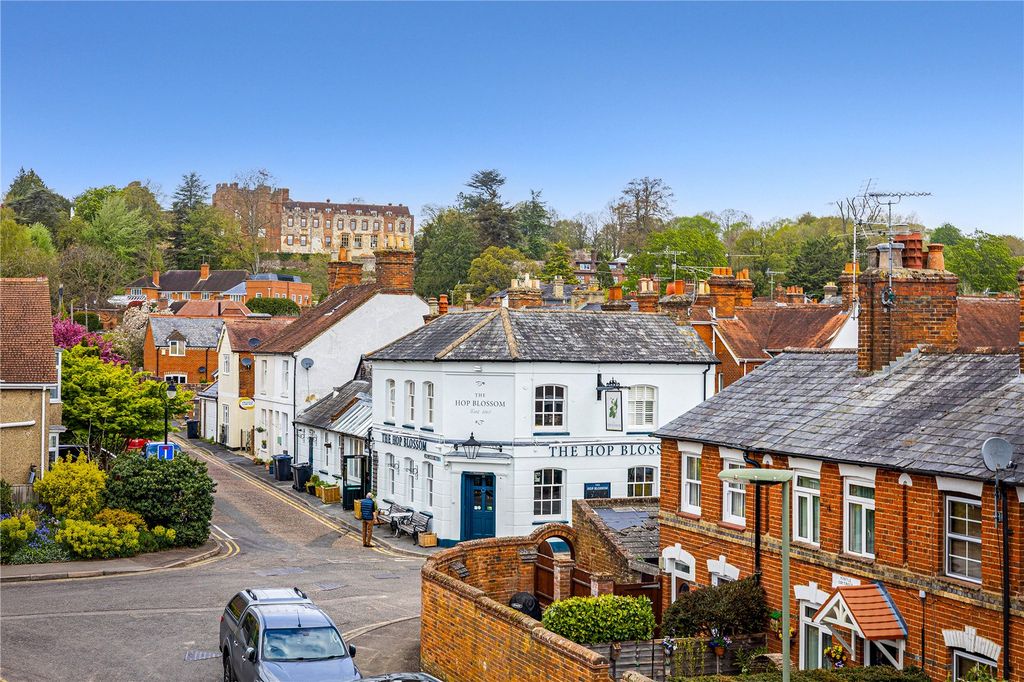 Property photo 3 of 14 House. Partnership