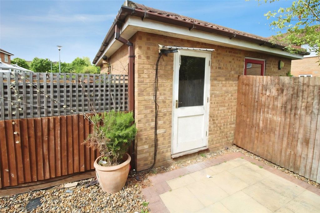 Property photo 2 of 15 Picture No. 16