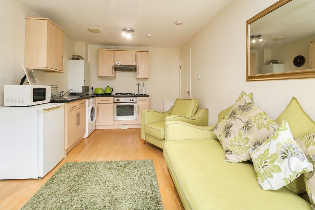Property photo 3 of 9
