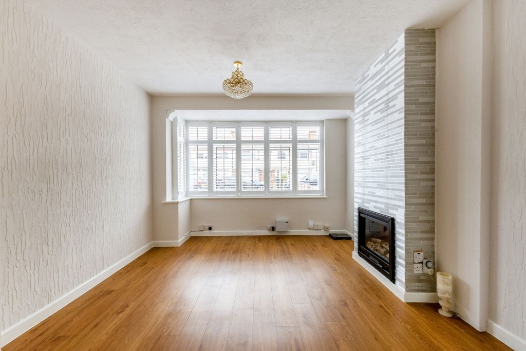 Property photo 3 of 14 109609_33 Charlto...