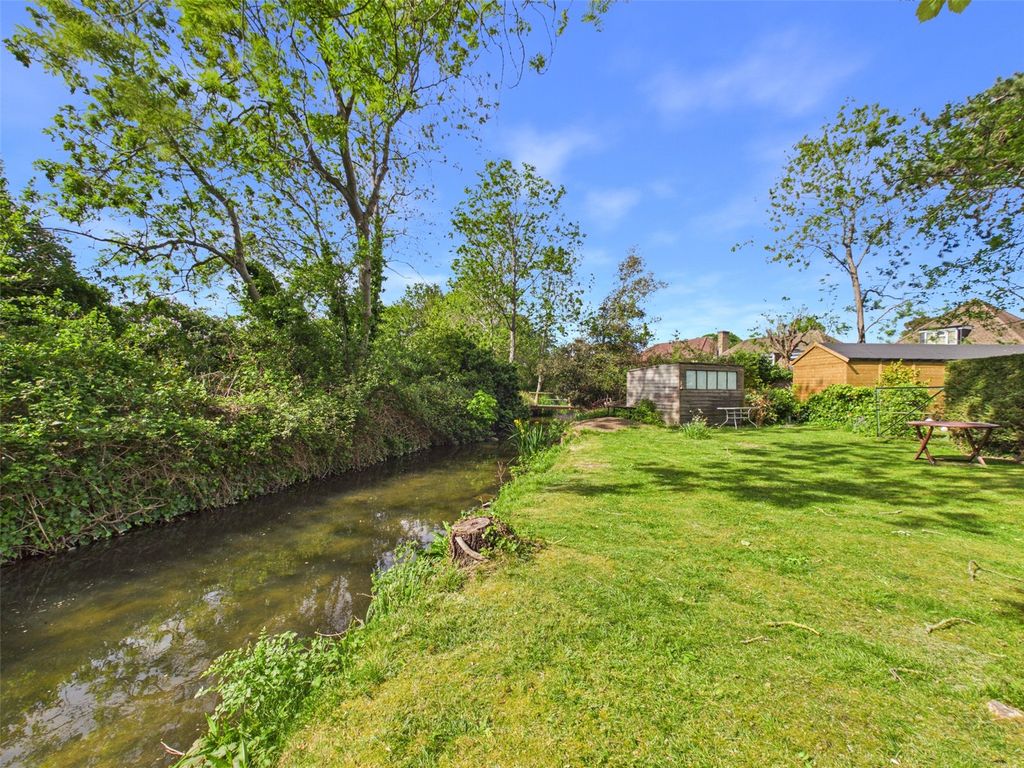 Property photo 2 of 11 Picture No. 13