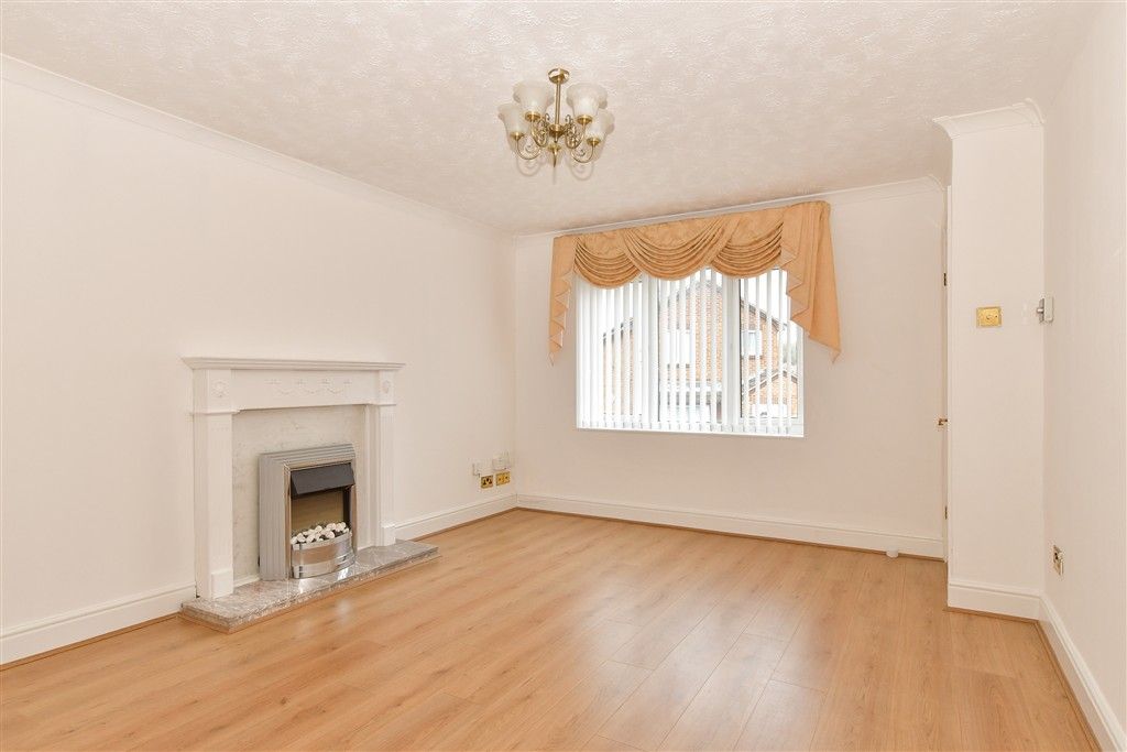 Property photo 2 of 9 Lounge