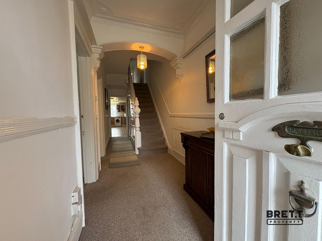 Property photo 2 of 12 Hallway