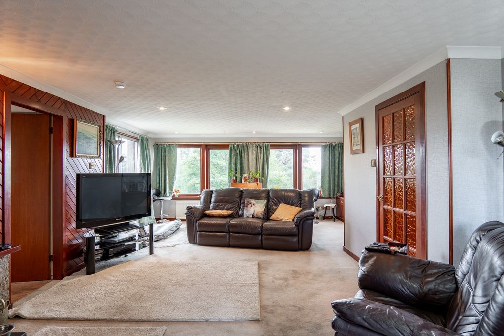 Property photo 2 of 33
