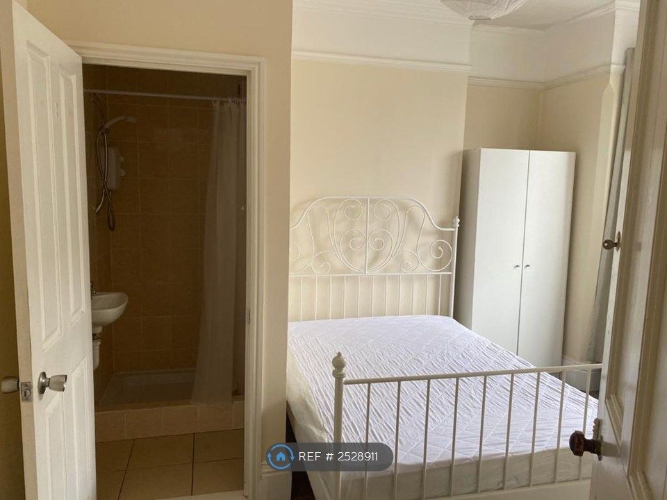 Property photo 3 of 10 Bedroom
