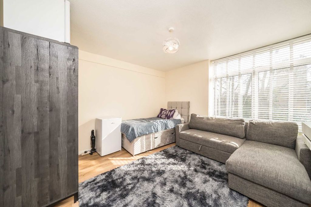 Property photo 1 of 4