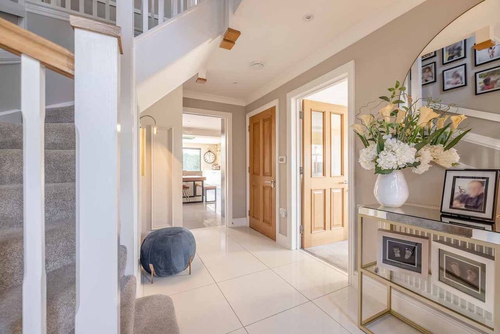 Property photo 2 of 46