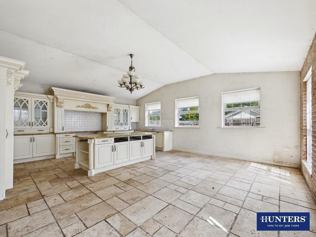 Property photo 3 of 31 Kitchen Dining Room