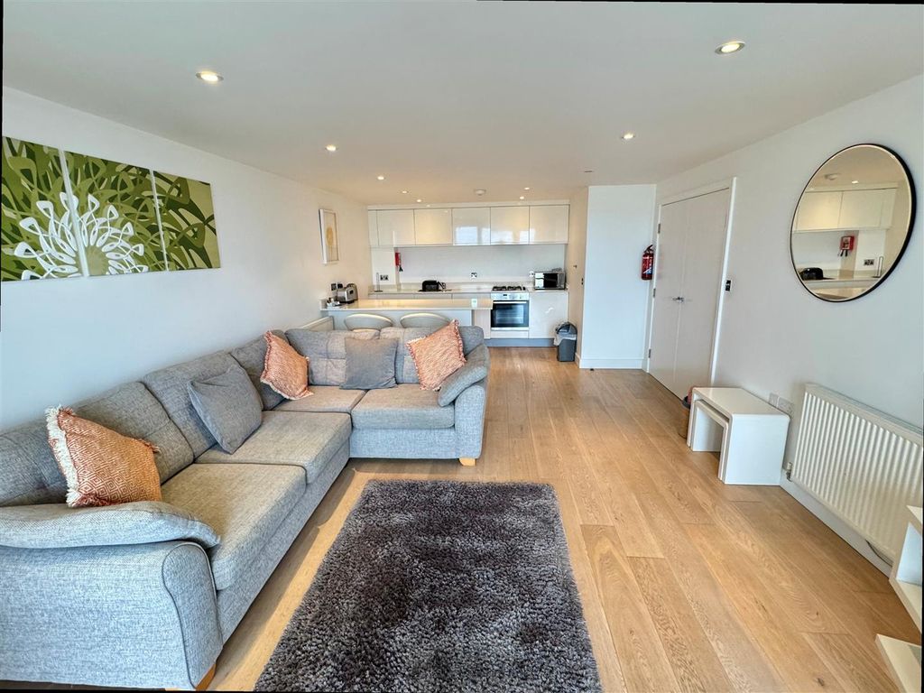 Property photo 3 of 8 7 Ocean Gate Living Area