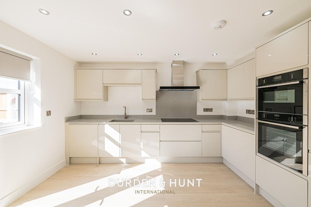 Property photo 3 of 26 Montague-19.Jpg