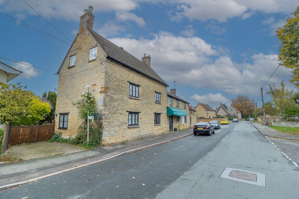 Property photo 1 of 52