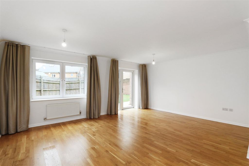 Property photo 3 of 22 Rt_Wt_Bxh_T_Job173_Castleridge_24_24012026105022_9