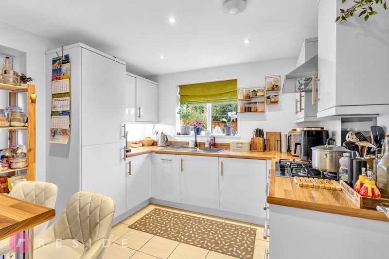 Property photo 3 of 19 Kitchen/Breakfast Room