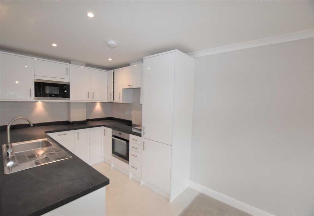 Property photo 3 of 6 Flat 2, 49 Cressingham - Oct 2019 (7).Jpg
