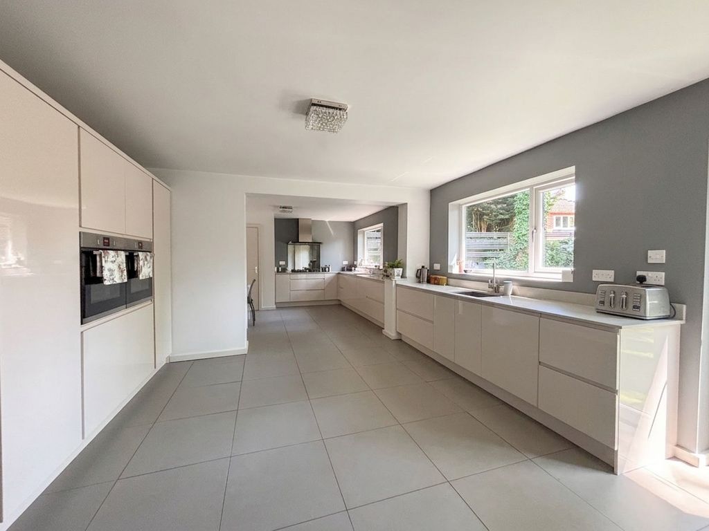 Property photo 3 of 37