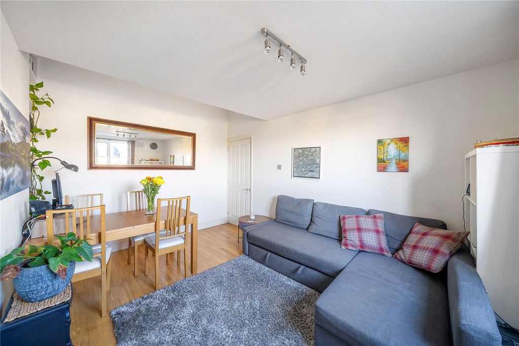 Property photo 3 of 8 Picture 3