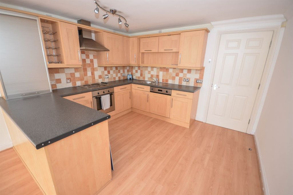 Property photo 3 of 13 Kitchen