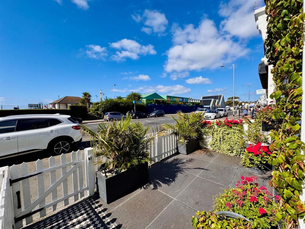 Property photo 2 of 20 Front