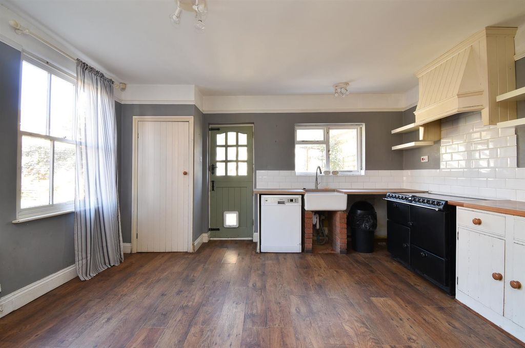 Property photo 3 of 21 Kitchen