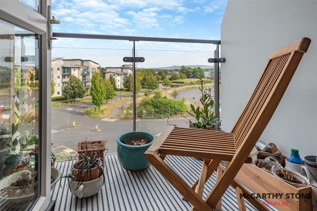 Property photo 2 of 17 Balcony