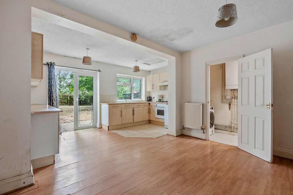 Property photo 3 of 25