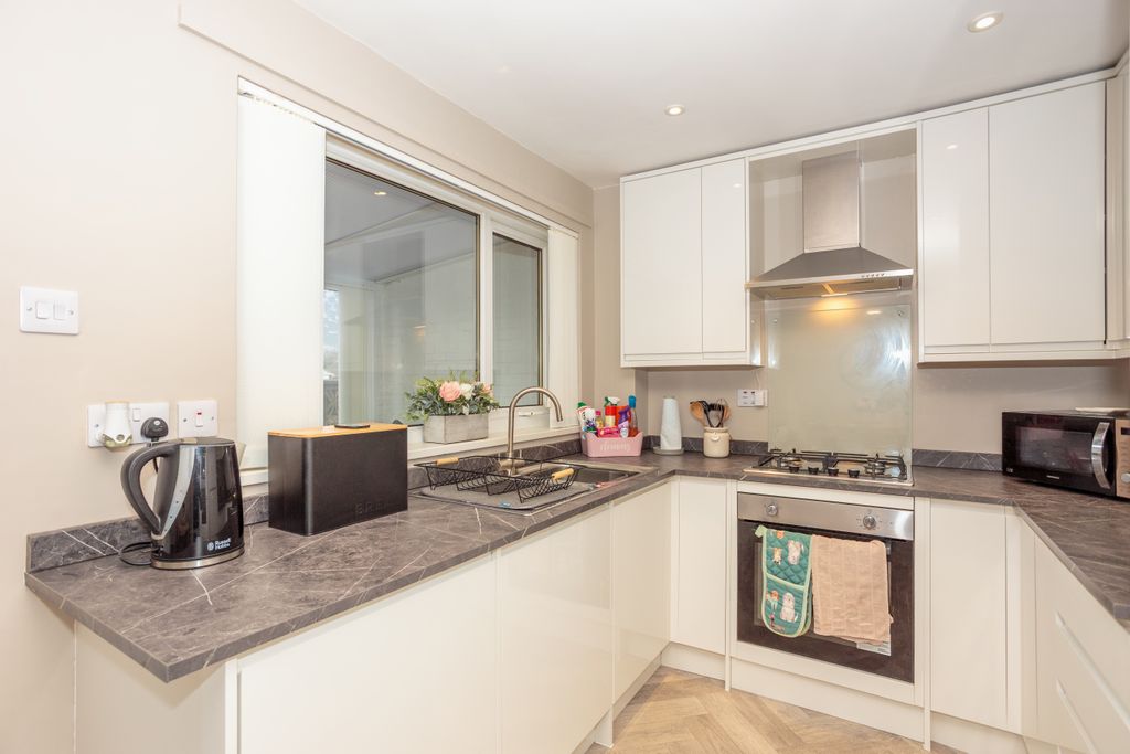 Property photo 3 of 27 Kitchen