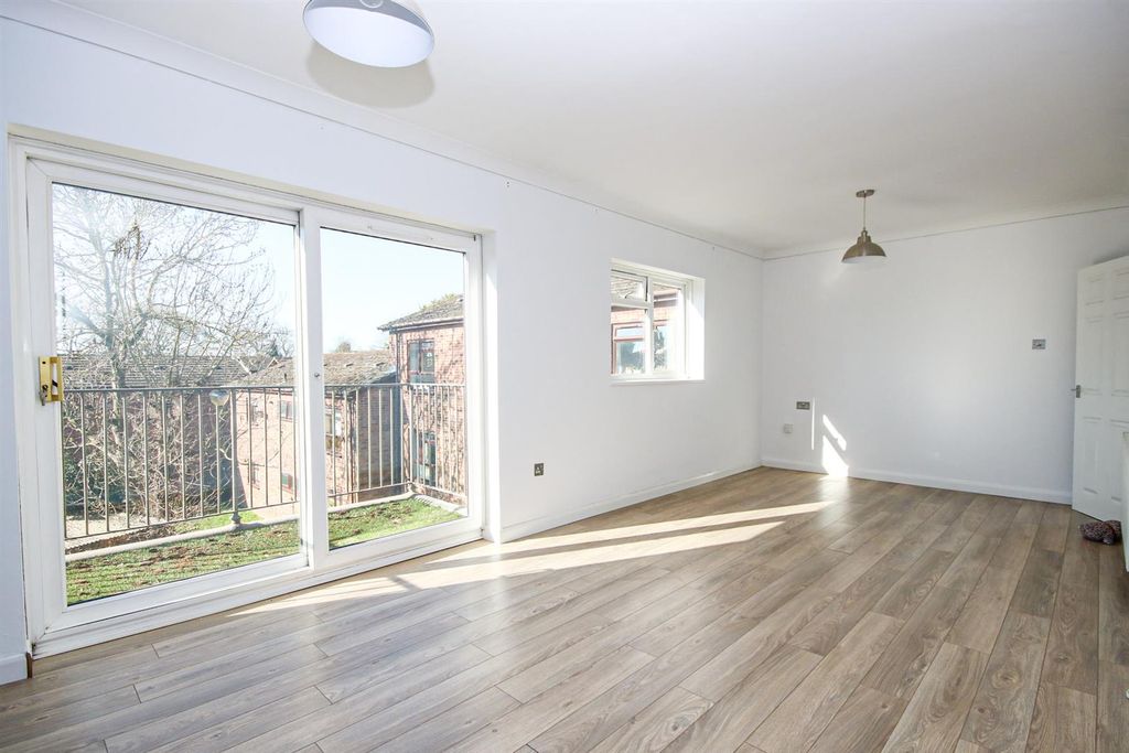 Property photo 2 of 9 6-Img_9731.Jpg