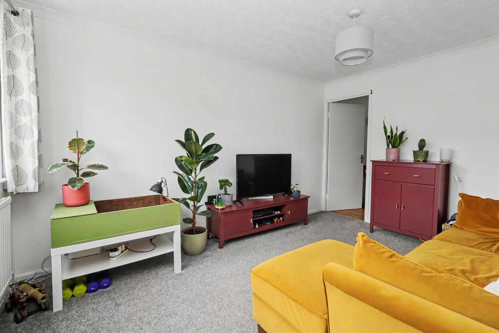Property photo 3 of 10 Lounge