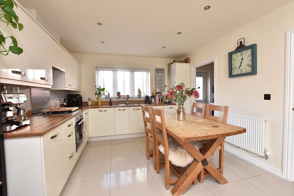 Property photo 2 of 15 Kitchen