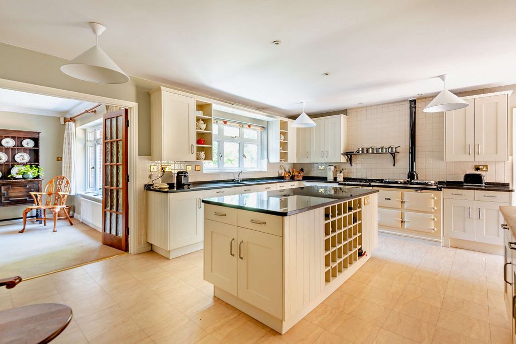 Property photo 2 of 33 Picture No. 37
