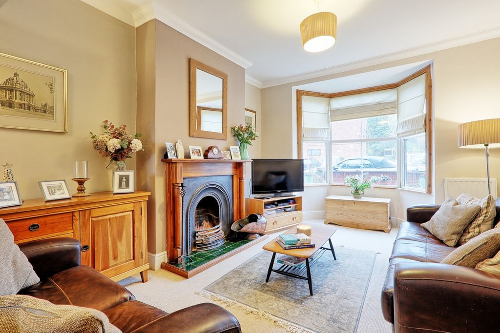 Property photo 2 of 27